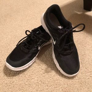 black nike running shoes
